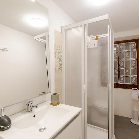 Zen Con Parcheggio Gratuito E Check In Automatico 24 Su 24 Con Netflix, Dazn E